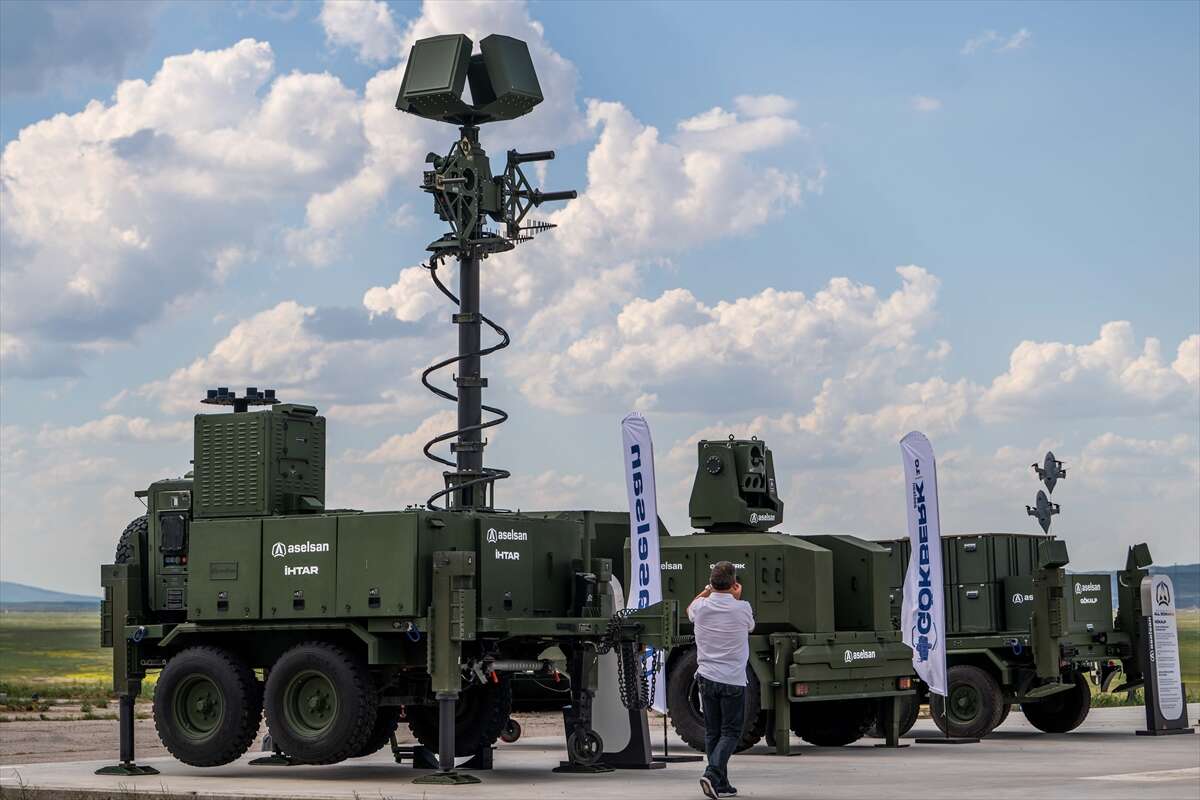 ÇELİKKUBBE gövde gösterisi yaptı! Dron sürüsüne karşı yerli kalkan devrede 15